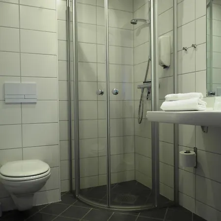 فندق Living Scholler 3*